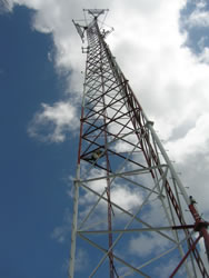 Torre de comunicación autoportante