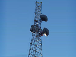 Torre de comunicación de microondas